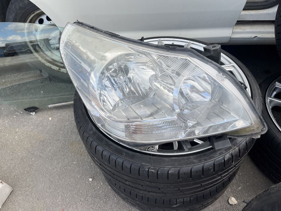 Фар Toyota Verso 2009-