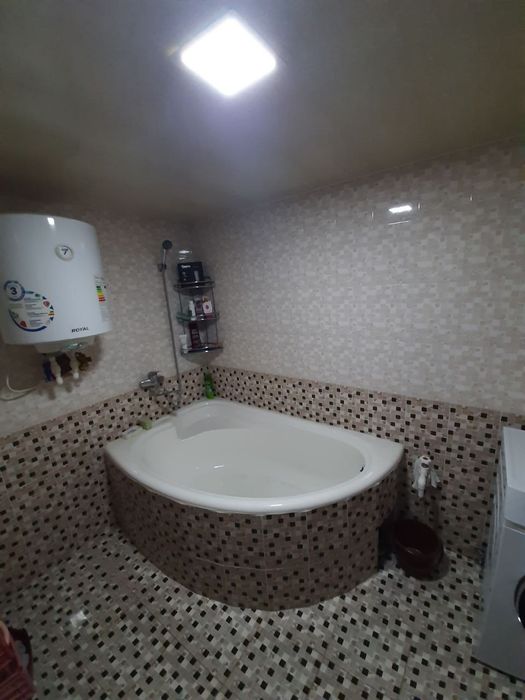 Hovli Uy sotilda.               .