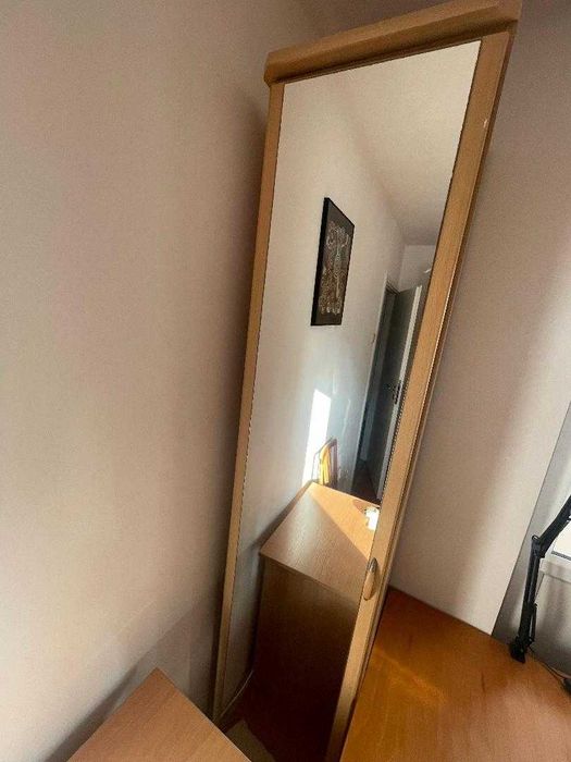 Vand mobilier camera de tineret