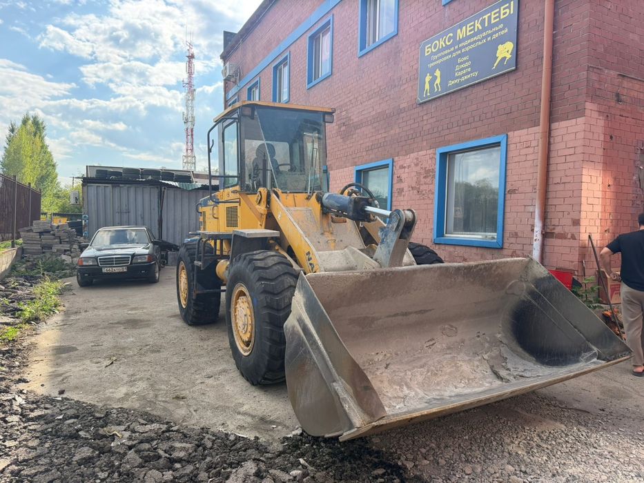 Продам Фронтальный погрузчик