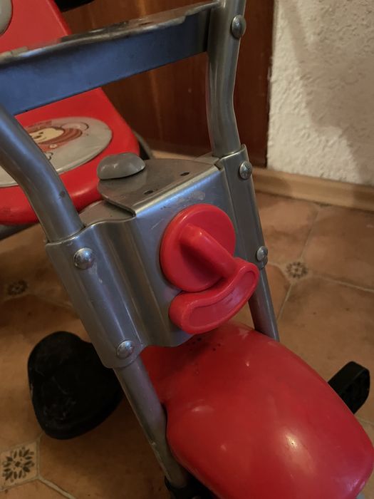 Детска червена триколка