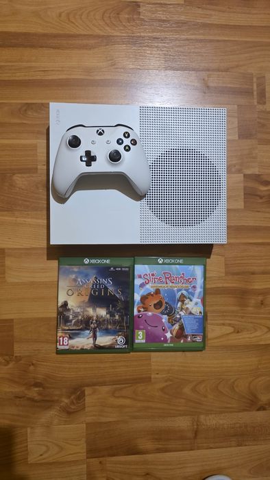 Vând Xbox one , maneta+