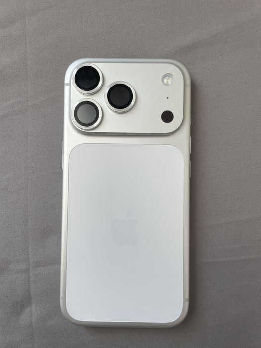 Продам айфон 17 про