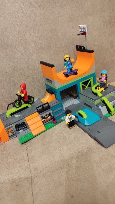 LEGO City - Скейтпарк на улицата (60364)