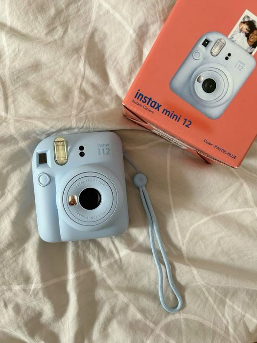 Продам Instax Mini 12