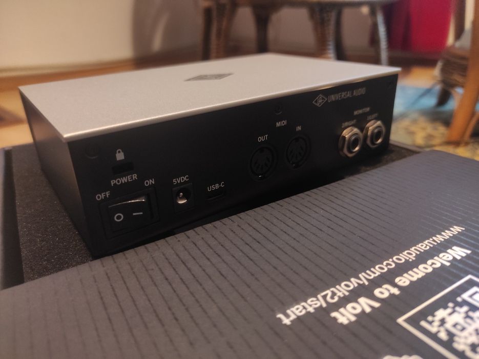 Vând interfață audio UAD VOLT 2 nouă cu garanție