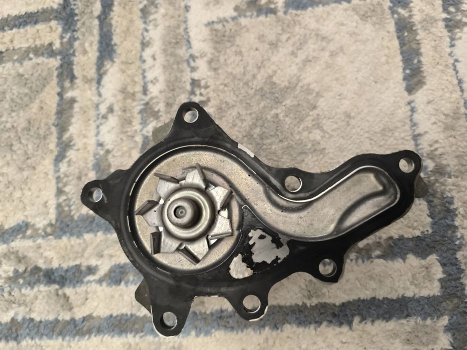 Продам помпа на тойота камри 50