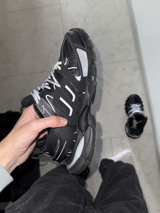 balenciaga track led