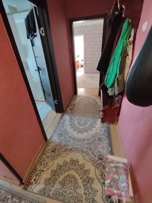 4 комн.. малогабаритную, 4 мкр, 26 дом , 5 этаж.