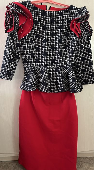 Продам вечерние платья-костюмы