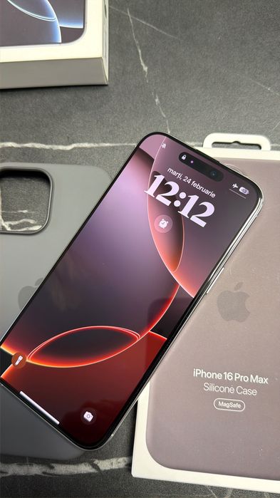 iPhone 16 Pro Max ,100% baterie + husă Apple,iOS 18