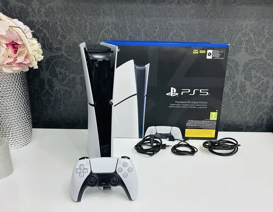 Vând PlayStation / PS5 Slim 1TB Garanție 1 an + 40 jocuri