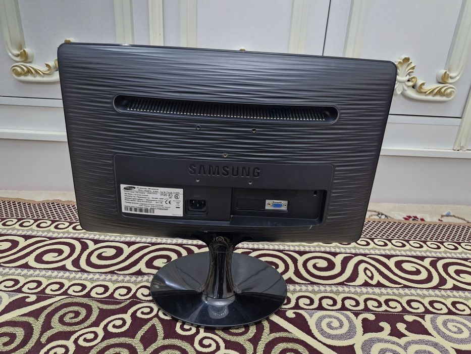 Монитор LG 22 дйюм