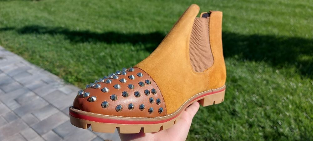 Ghete de piele Christian Louboutin cu tinte
