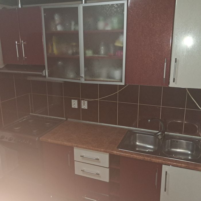 Vând mobilier de bucătărie +aragaz+chiuvetă  VÂND URGENT