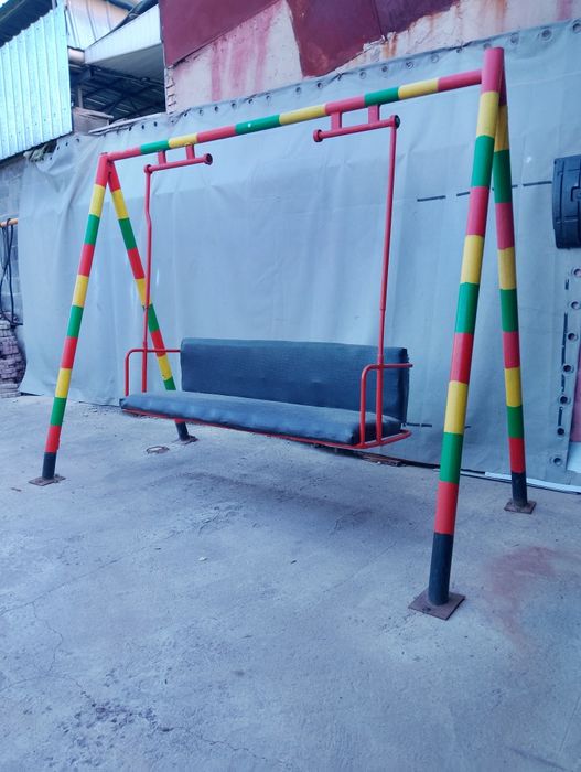 Срочно продам качели