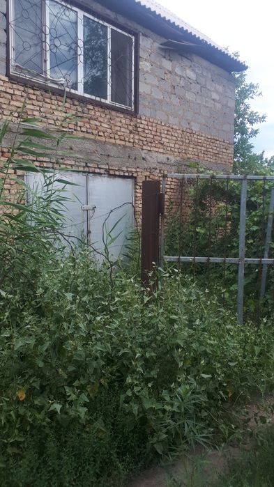 Продам  двхэтажную  дачу в ближайшем пригороде. Рассмотрю..