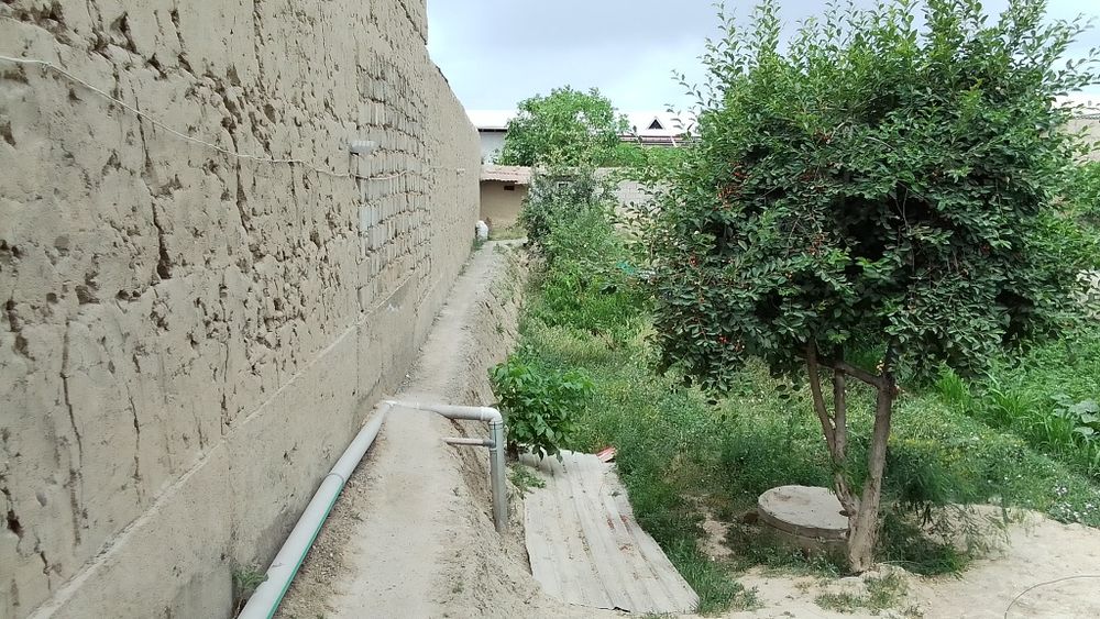 Xovli uchqstka srochna sotiladi