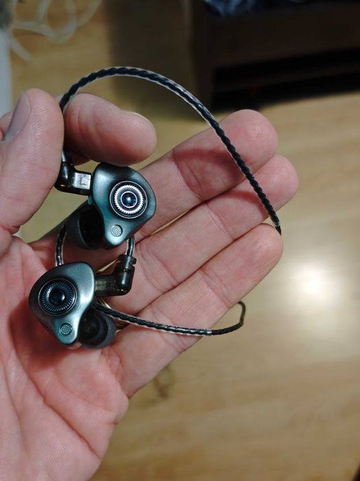 Жични Слушалки порт ц