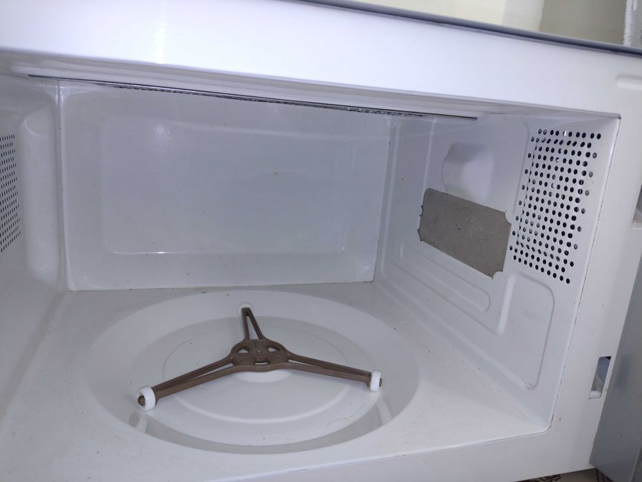 Cuptor cu microunde cu grill