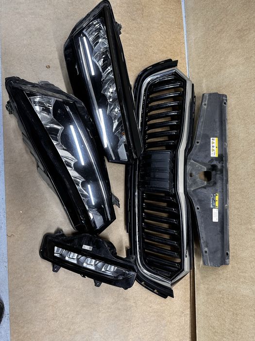 Faruri full led grilă radiator skoda octavia 4.