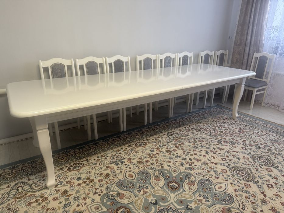 Продам белый  стол