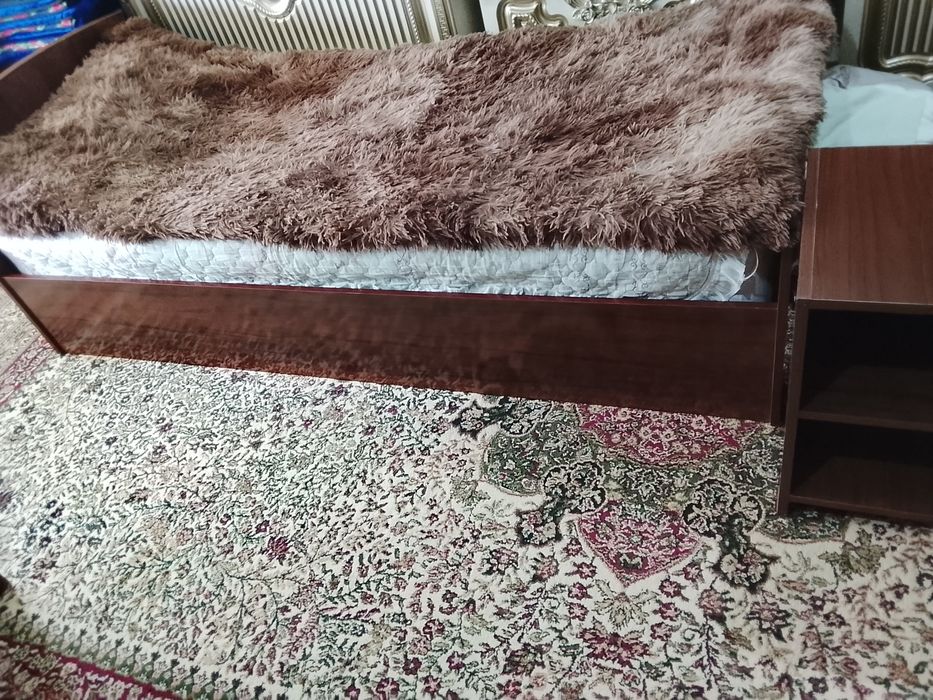 Divan shkaf jurnalniy stol tumbochkasi