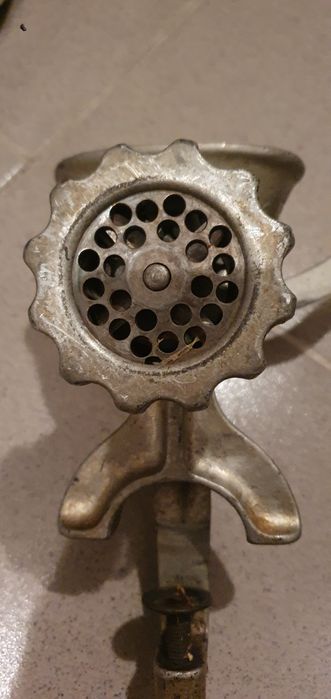 Mașina de tocat manuală