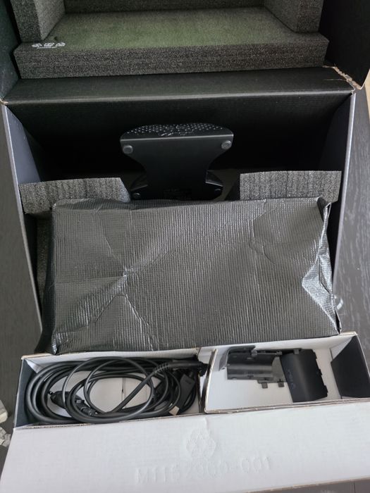 Xbox Series X, 1TB, 2 controllere, stand incarcare
