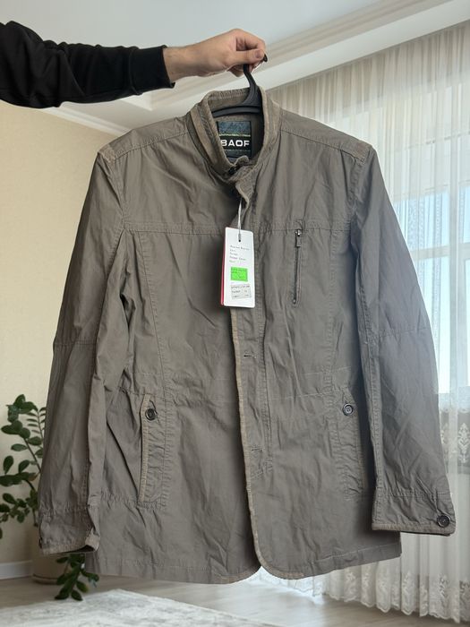 Продам весенние куртки