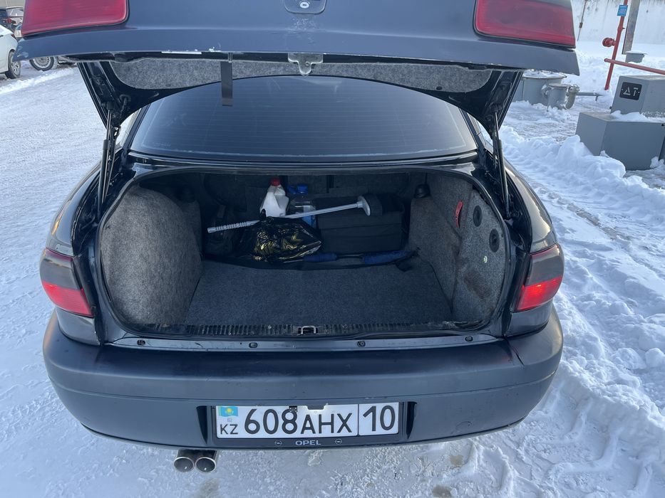 Опель омега б 1995 г. 2 литра механика.