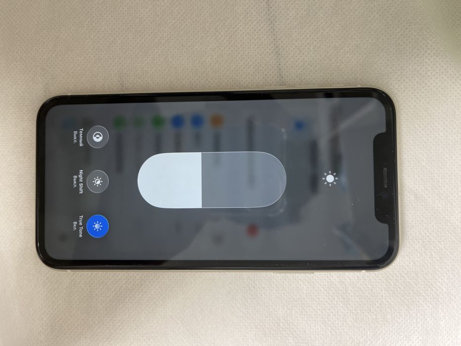 Iphone 11.         .