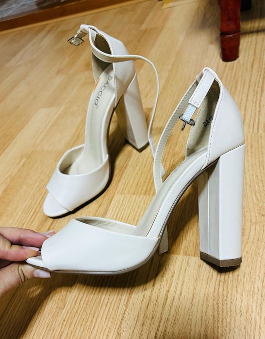 Pantofi dama marimea 38 culoare bej