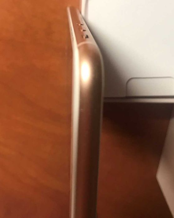 Продавам iphone 8 gold rose 64gb