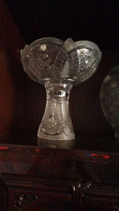 Xrustal va bagema idishla sotiladi