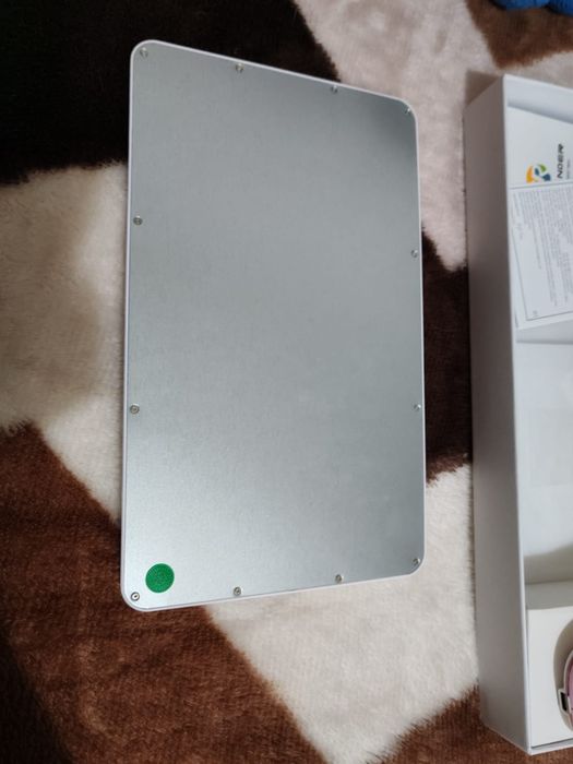 Vând tabletă cu mouse și tastatură