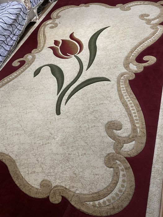 Продаю б/у ковер.