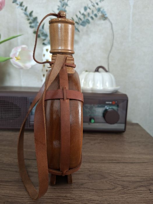 Plosca veche din lemn, cu interior din sticla. Noua!