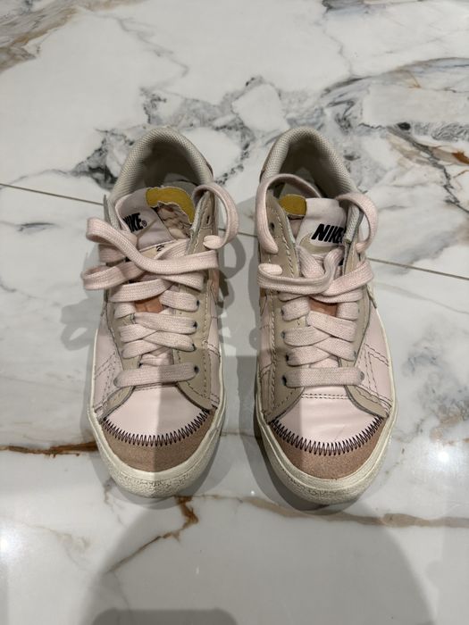 Розовые кеды Nike
