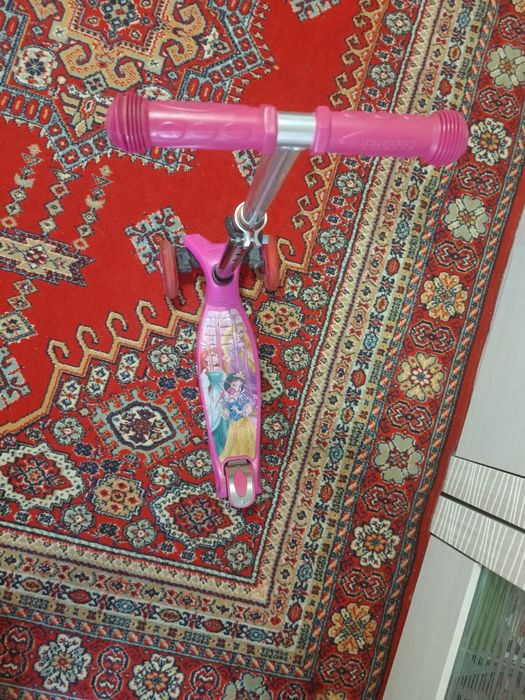 Детский самокат для девочки