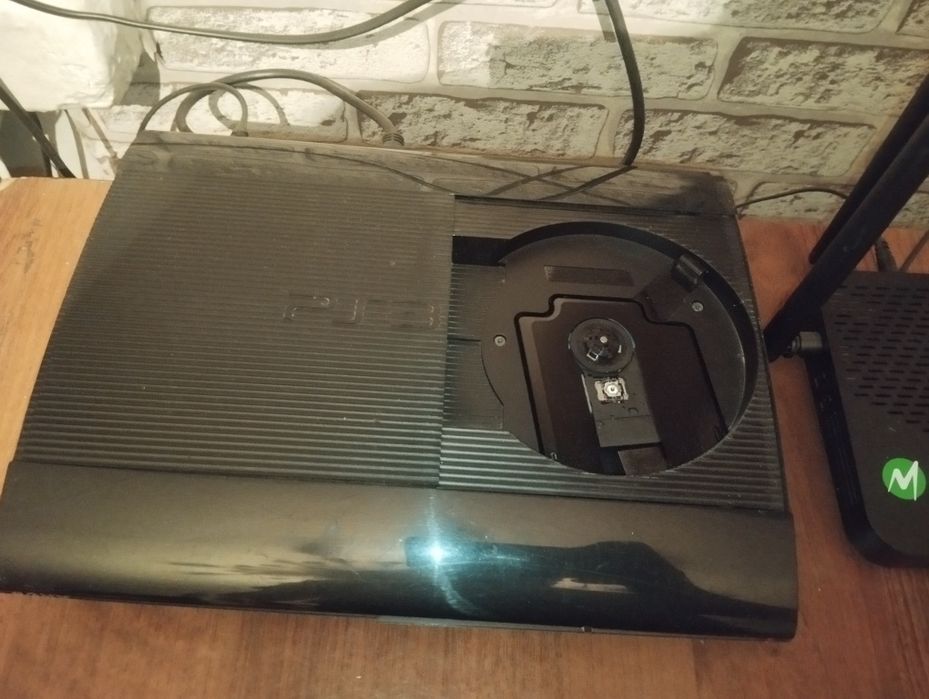 Продам PS3 slim 500 g