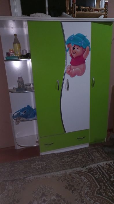 Bolalar shkafi sotiladi holati yaxshi.