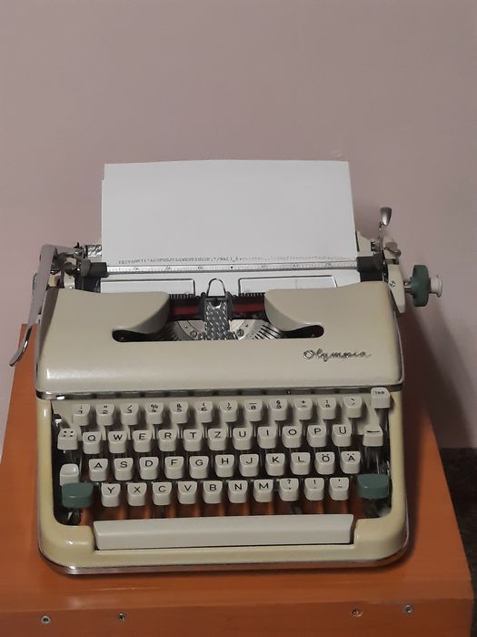 Mașină de scris Olympia SM2 impecabilă