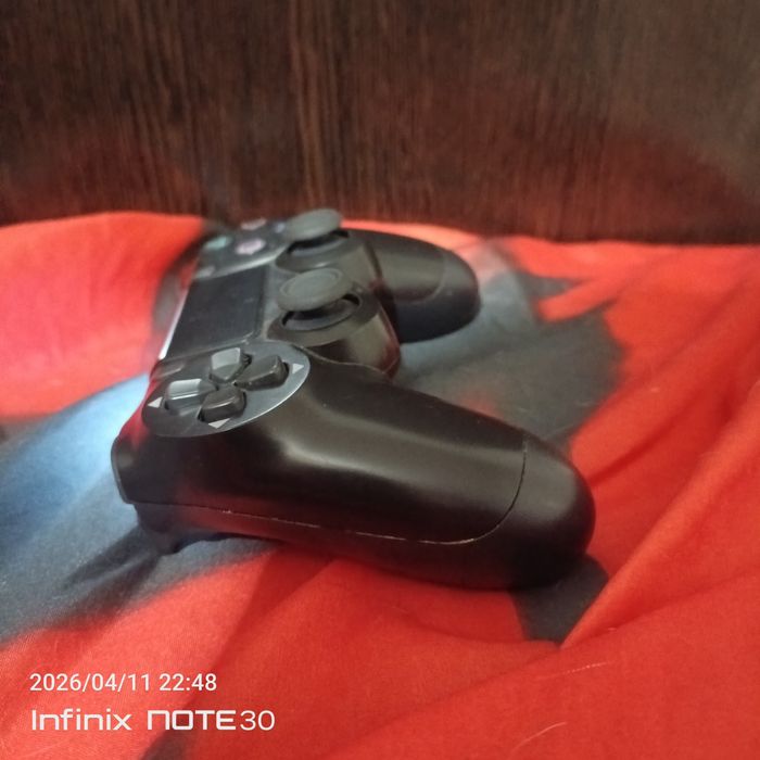 обменяю Wireless controller Playstation 4 на диски пс 5/4