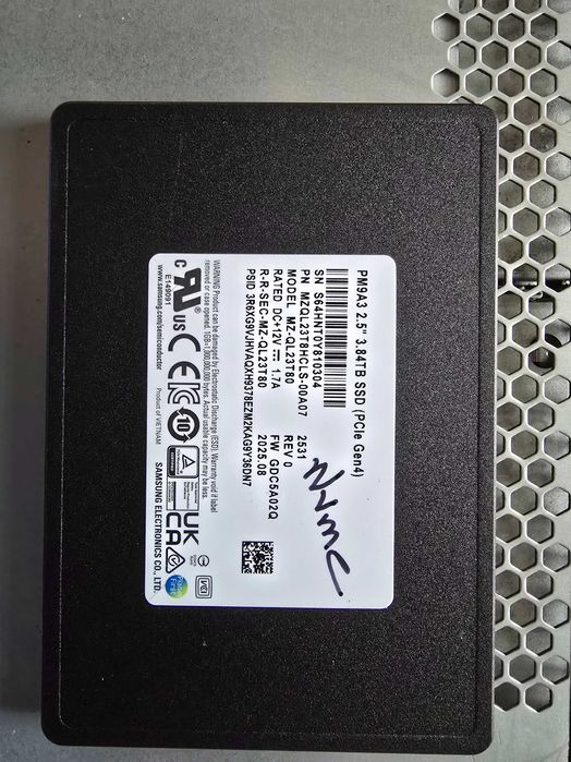 Samsung PM9A3 3.84TB 2.5" U.2 SSD PCIe 4.0 x4  MZQL23T8HCLS-00A07