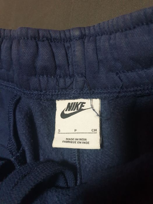 Pantaloni Nike foarte buni