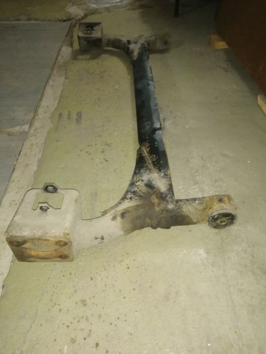 Задняя балка Лада Гранта