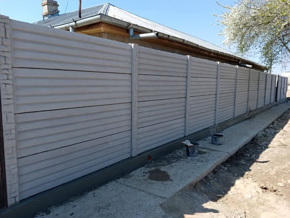 Garduri placi beton