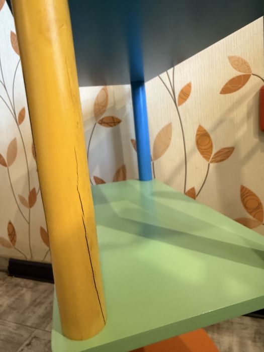 Детска етажерка “Весели моливи”