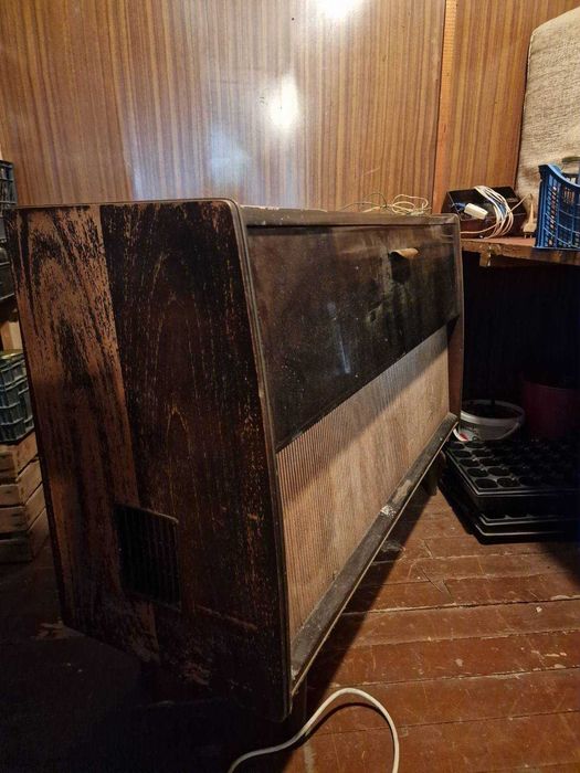 РЕТРО Музикален шкаф „ХАРМОНИЯ“, радио-грамофон ЕЛПРОМ 100 лв.